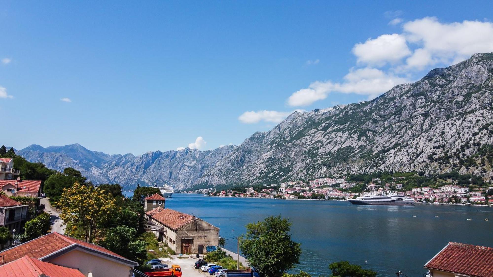 Chillout Apartment In Kotor Bay Eksteriør bilde