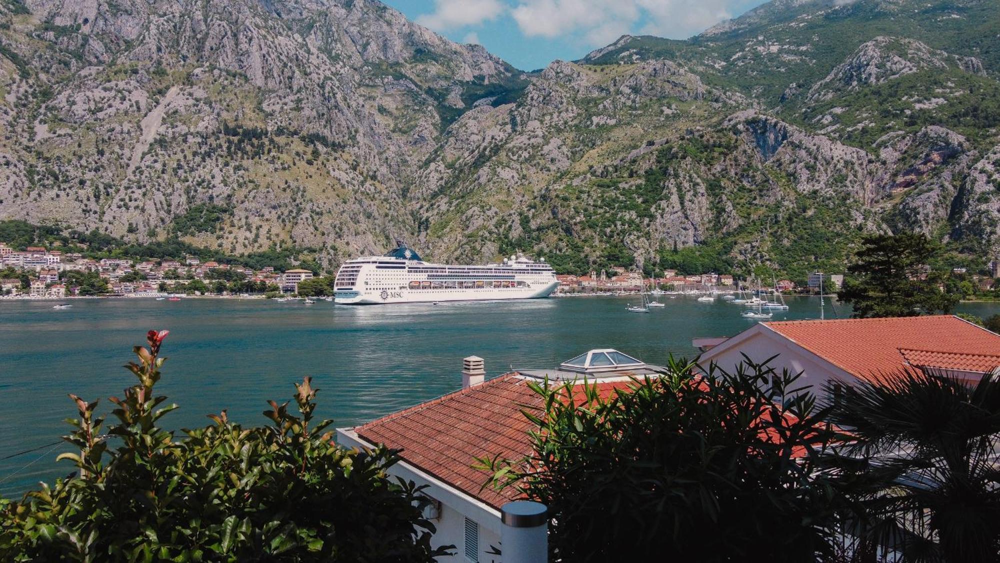 Chillout Apartment In Kotor Bay Eksteriør bilde