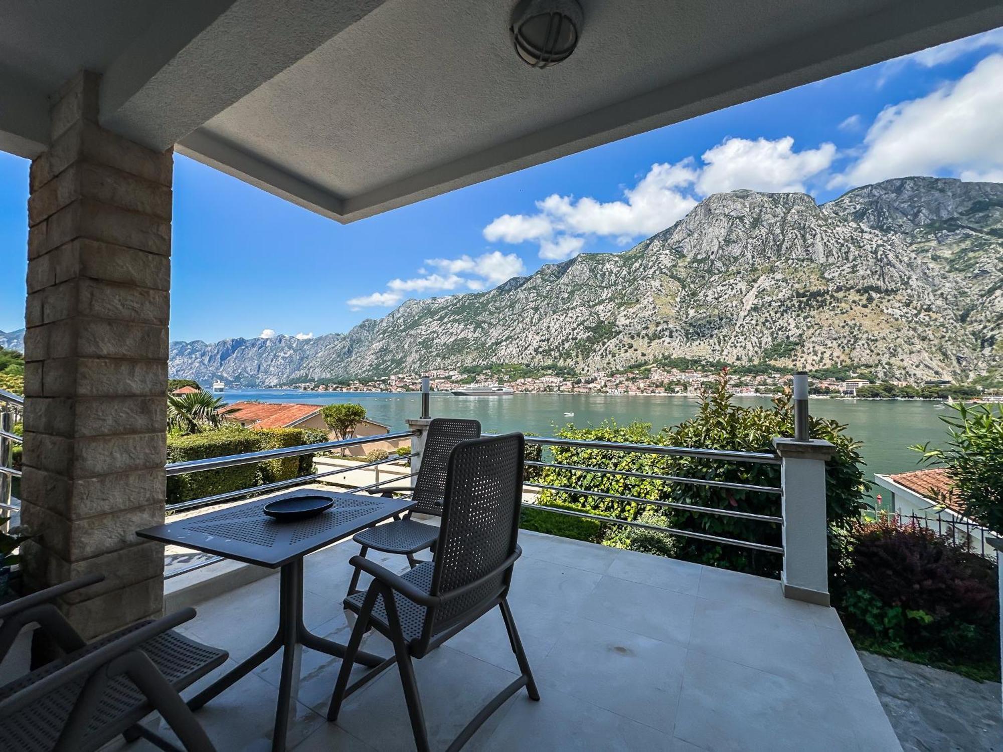 Chillout Apartment In Kotor Bay Eksteriør bilde